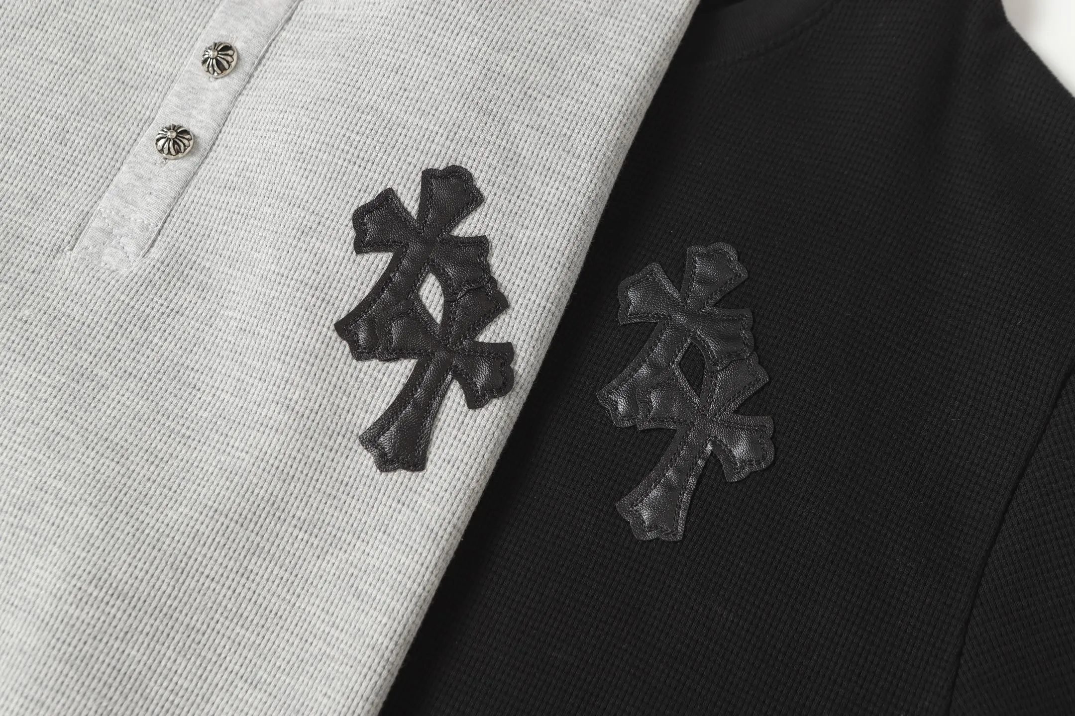 P260 -Chrome Hearts/Chrome Hearts Waffle Basic Cross ✝️Appliqué embroidered long-sleeved T-shirt -High weight, high density and high quality. The wool is soft, delicate and skin-friendly. It feels soft and silky. It has excellent warmth and skin-friendly properties.